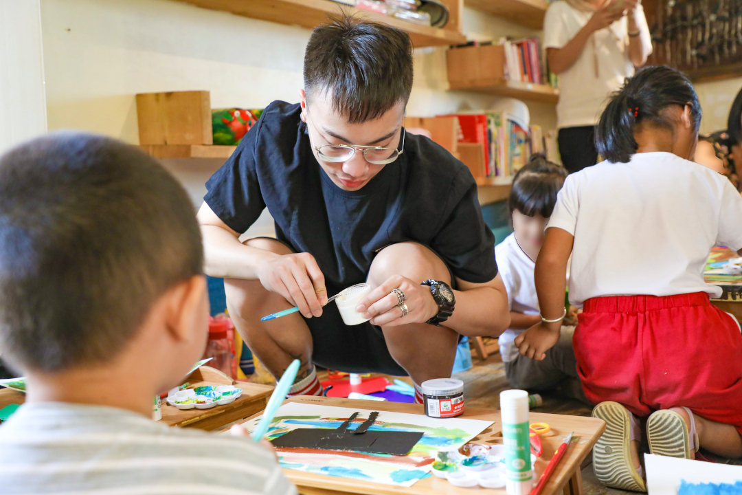 A young Bo Yang making art at school