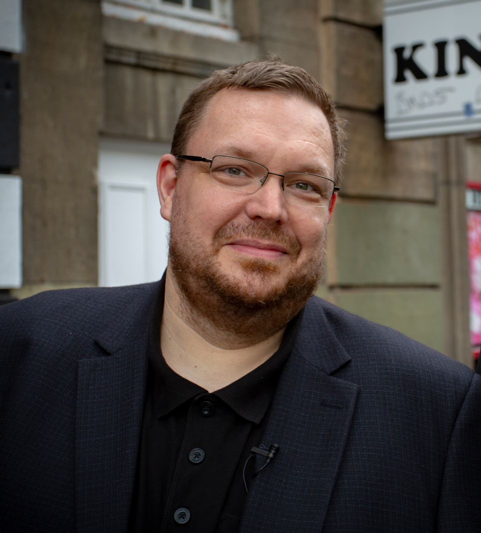 A headshot photo of Lars Schmeink.